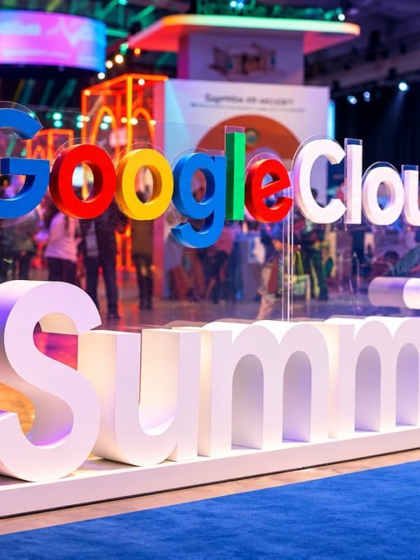 Cumbre Google Cloud en un expo tecnológico
